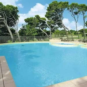 La Pinede Du Golf , LʼIsle-sur-la-Sorgue France